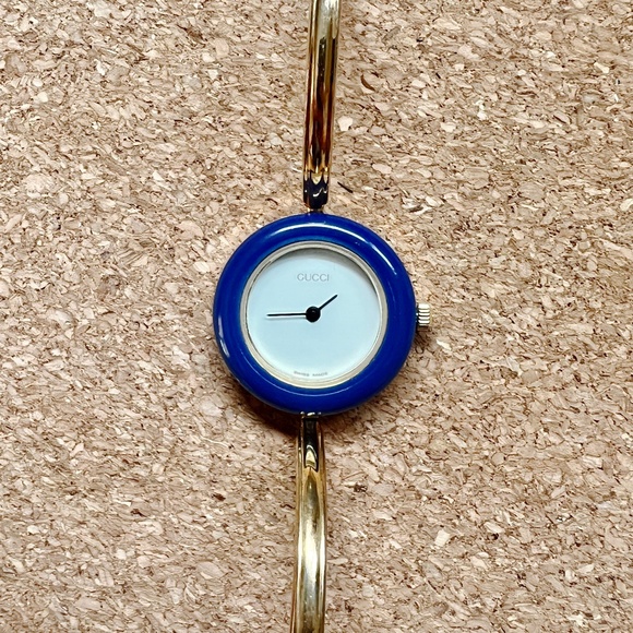 Vintage Gucci Women’s Bangle Watch with Interchangeable Blue Bezel – Swiss Made - Picture 12 of 12